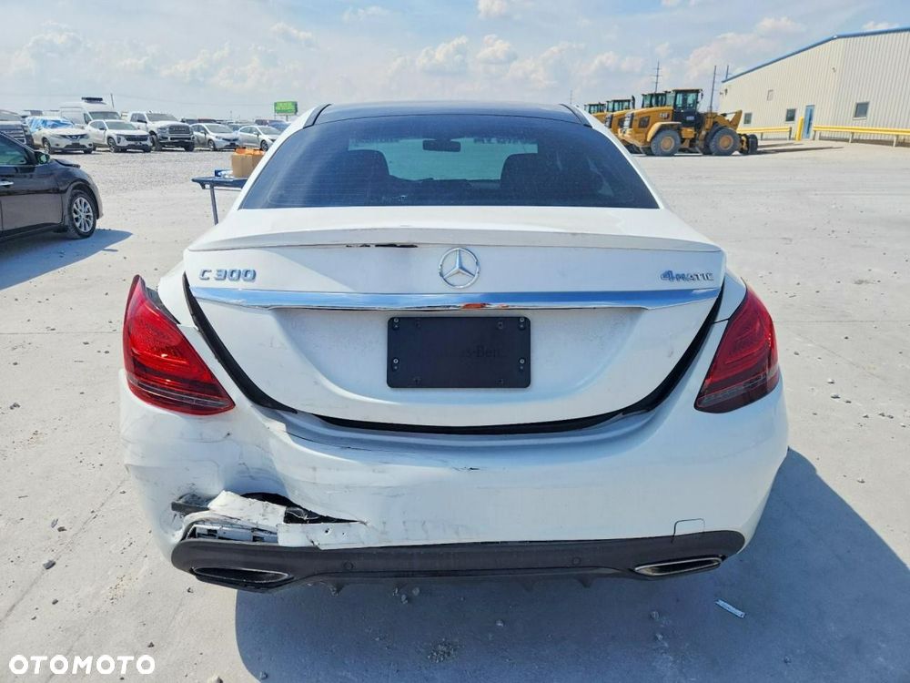 Mercedes-Benz Klasa C 300 9G-TRONIC AMG Line - 6