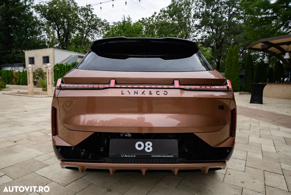 Lynk&Co 08 - 12