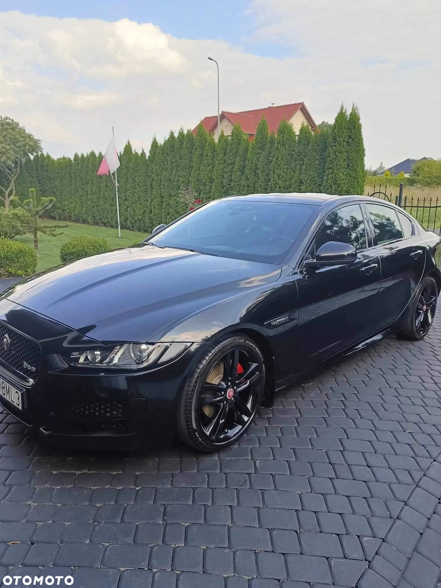 Jaguar XE 2.0 D R-Sport - 1
