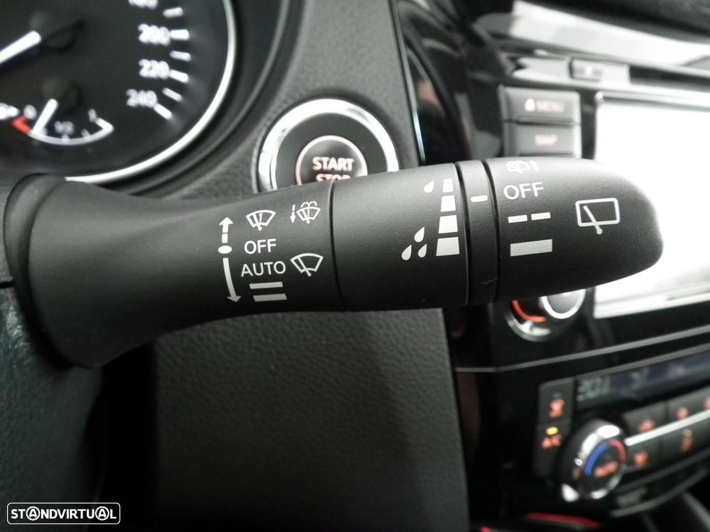 Nissan Qashqai 1.5 dCi N-Connecta J18 — fotografia 14