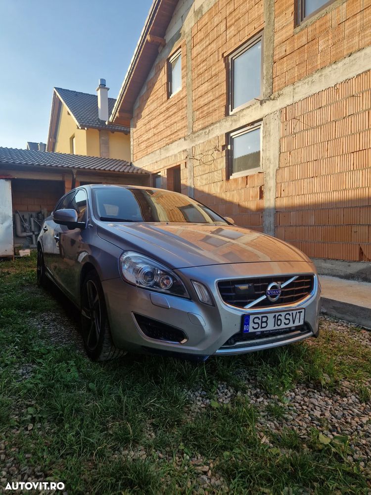 Volvo V60 D6 Plug-In-Hybrid AWD Geartronic Momentum - 1