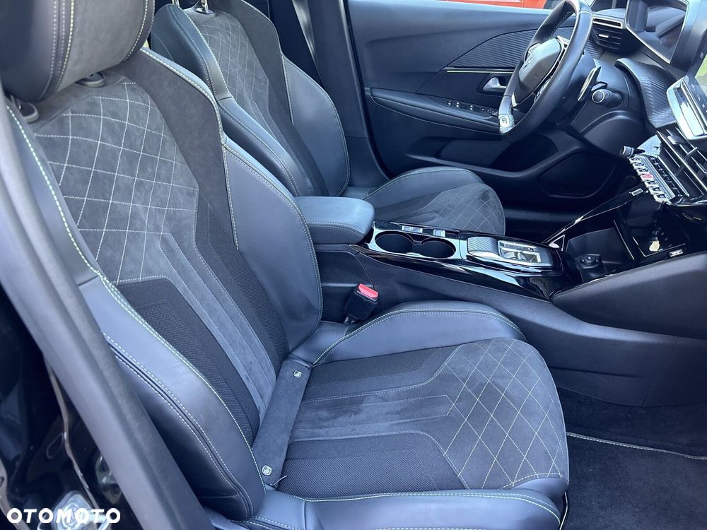 Peugeot 208 - 30