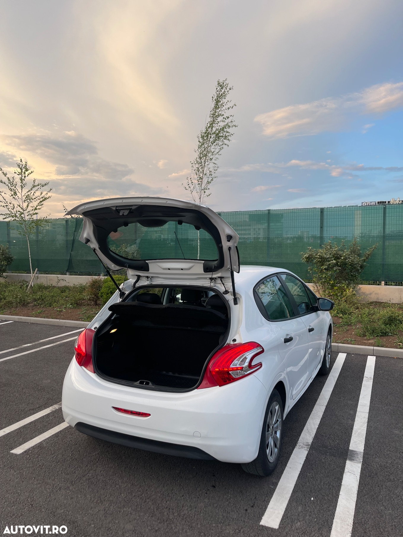 Peugeot 208 - 13