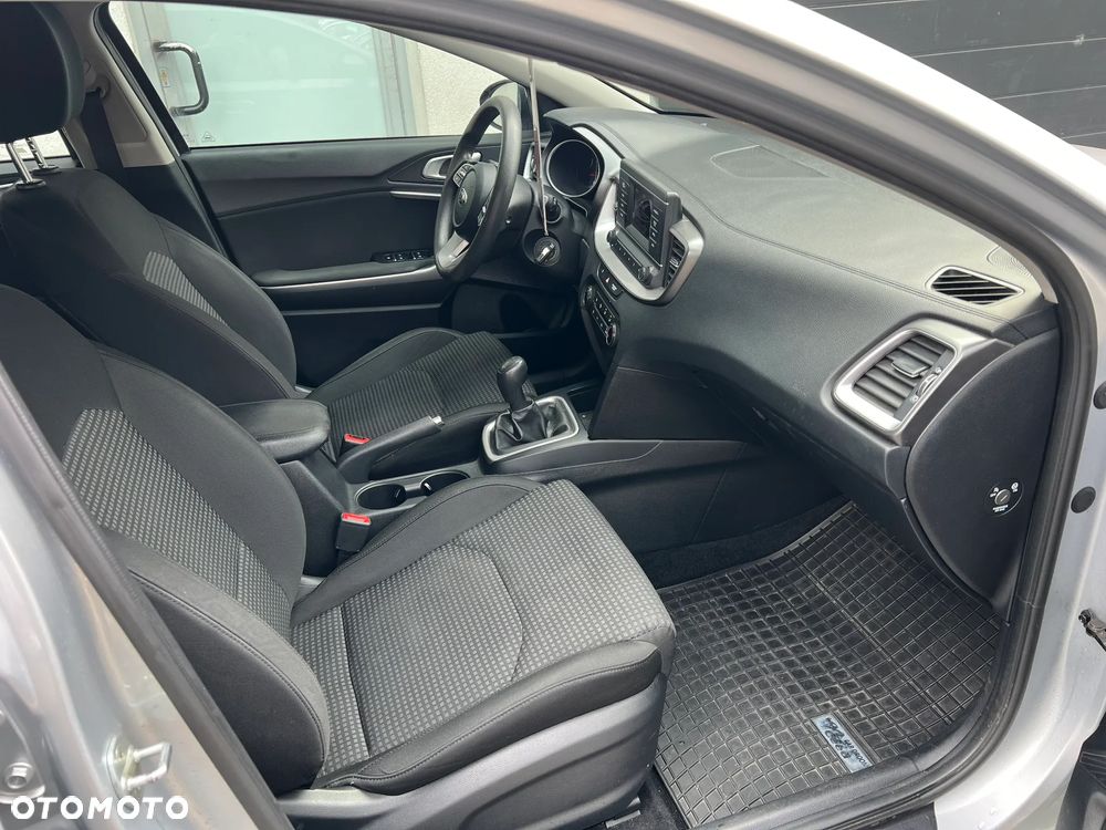 Kia Ceed 1.5 T-GDI M - 14