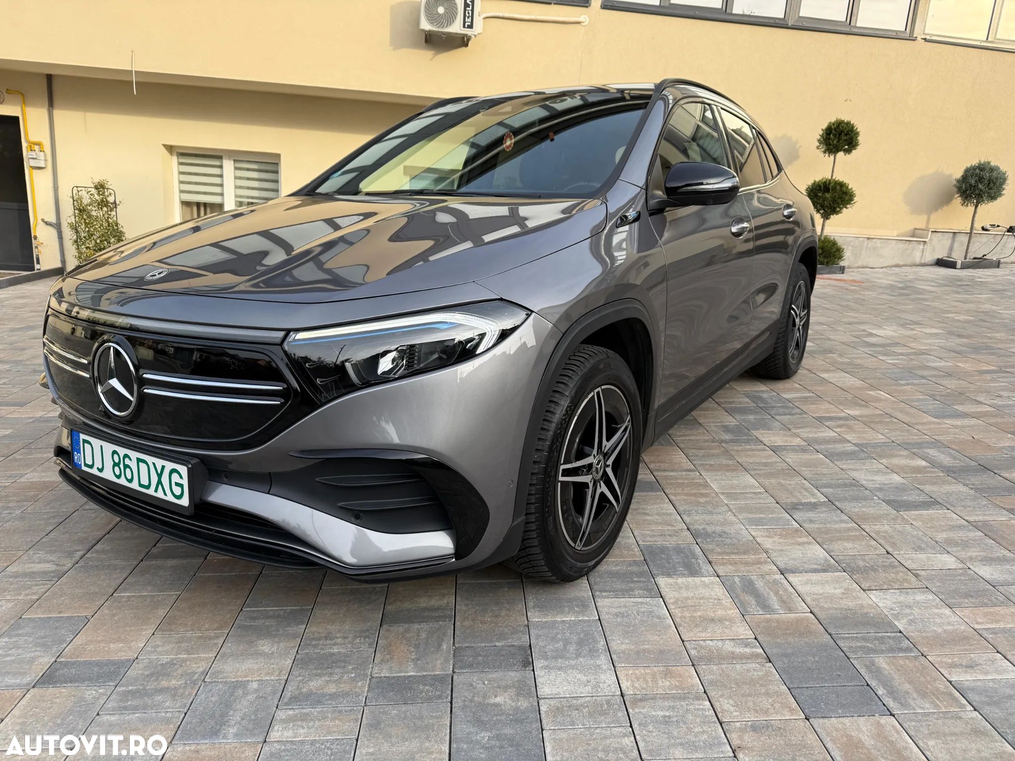Mercedes-Benz EQA 350 4MATIC - 1