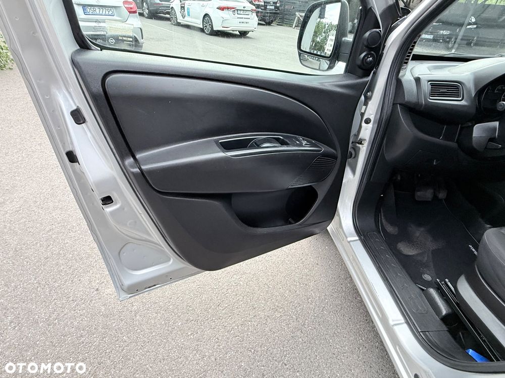 Opel COMBO - 11