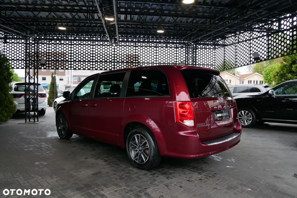 Dodge Grand Caravan - 4