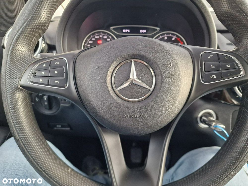 Mercedes-Benz Klasa B 180 Edition - 29