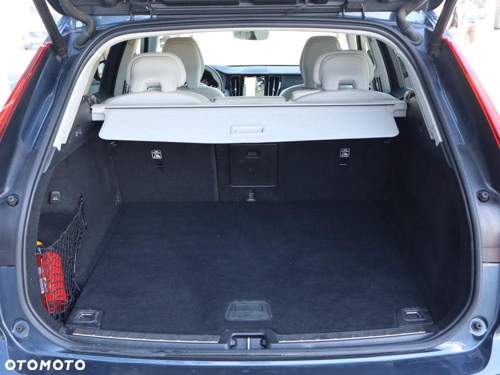 Volvo XC 60 B4 D AWD Plus Dark - 18