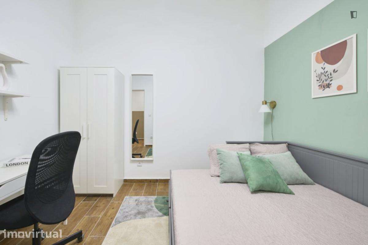 Quarto - localizado em Alameda Lisbon - Grande imagem: 4/49