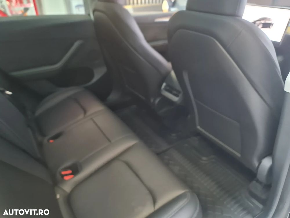 Tesla Model Y AWD Long Range - 12
