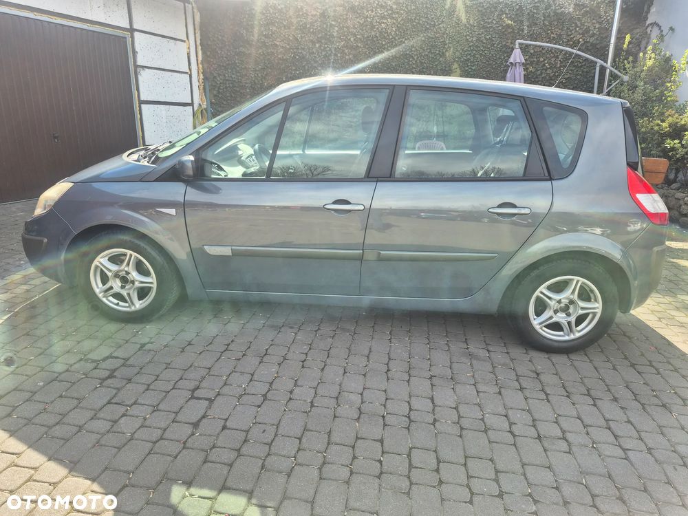 Renault Scenic 1.6 16V Confort Expression - 12