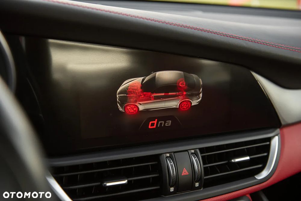 Alfa Romeo Giulia 2.0 Turbo 16V AT8-Q4 Veloce - 27