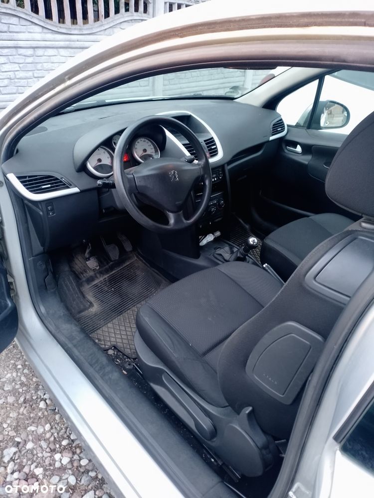 Peugeot 207 - 6