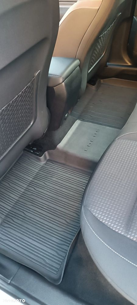 Ford Focus - 25