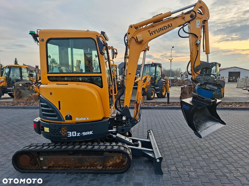Hyundai R30 ROTOTILT - 5