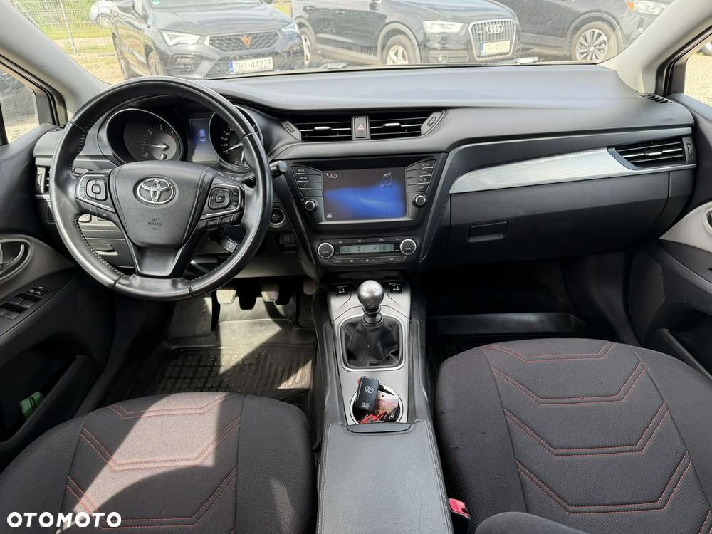 Toyota Avensis - 6