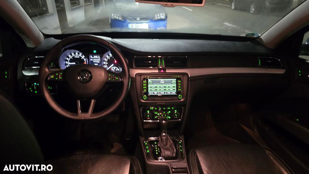 Skoda Superb 2.0 TDI Elegance DSG - 14