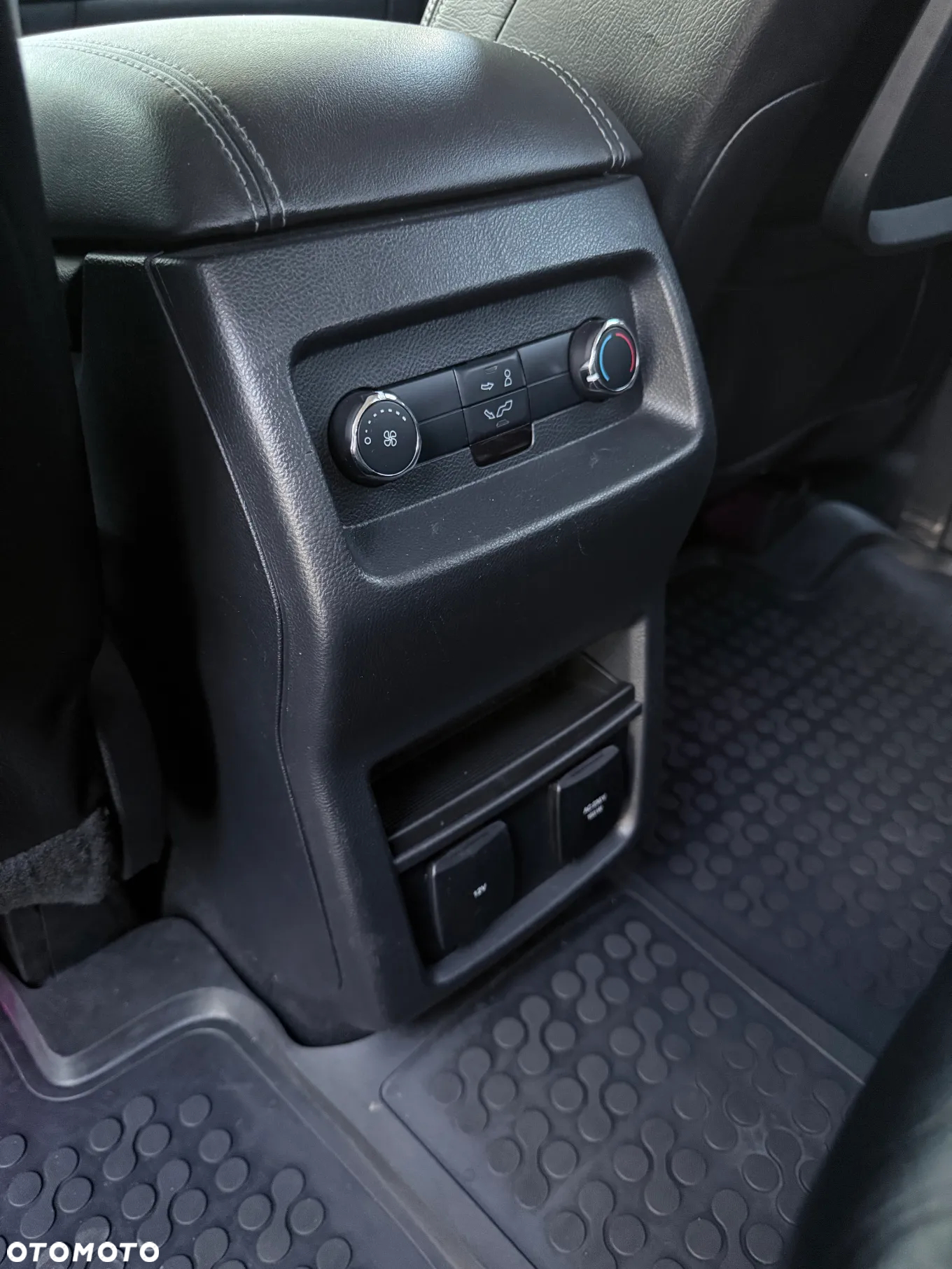Ford S-Max 2.0 TDCi Titanium - 11