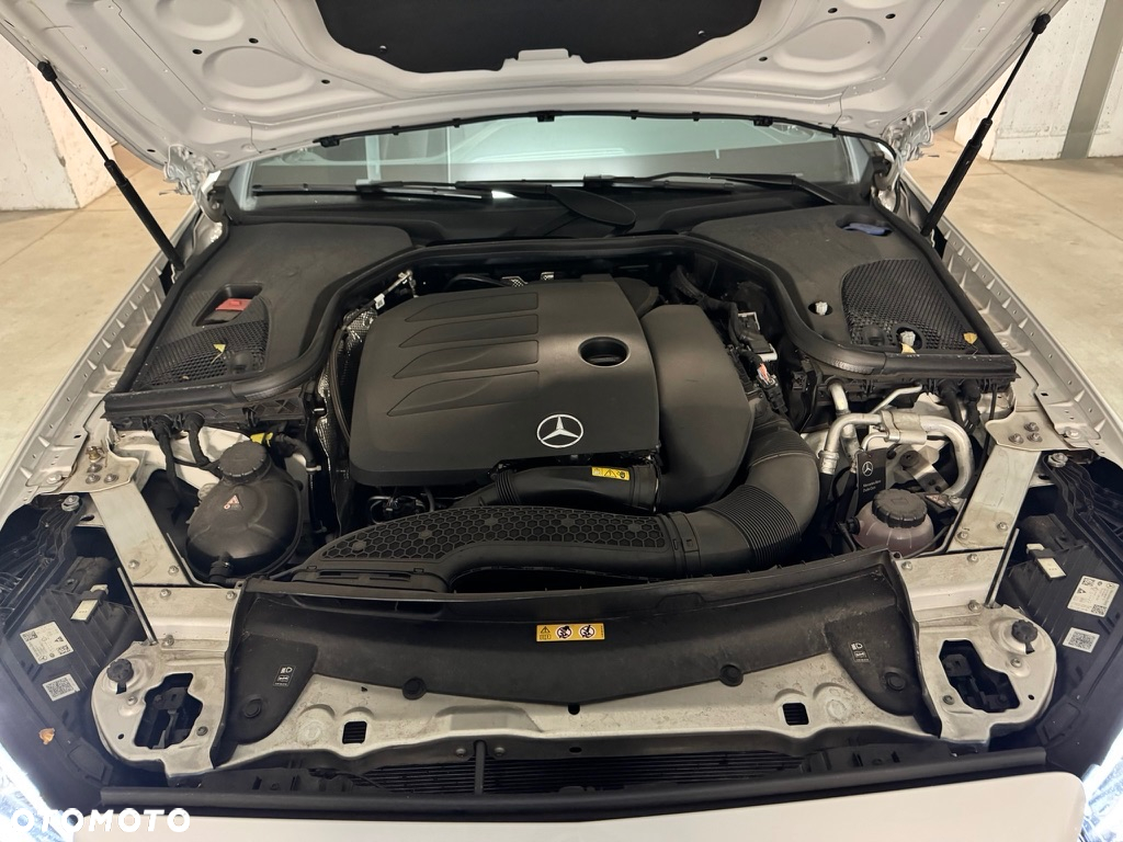 Mercedes-Benz Klasa E 200 Coupe 4-Matic 9G-TRONIC - 22