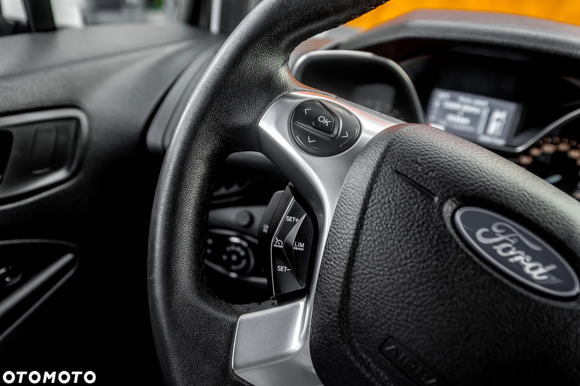 Ford Tourneo Connect Grand - 32