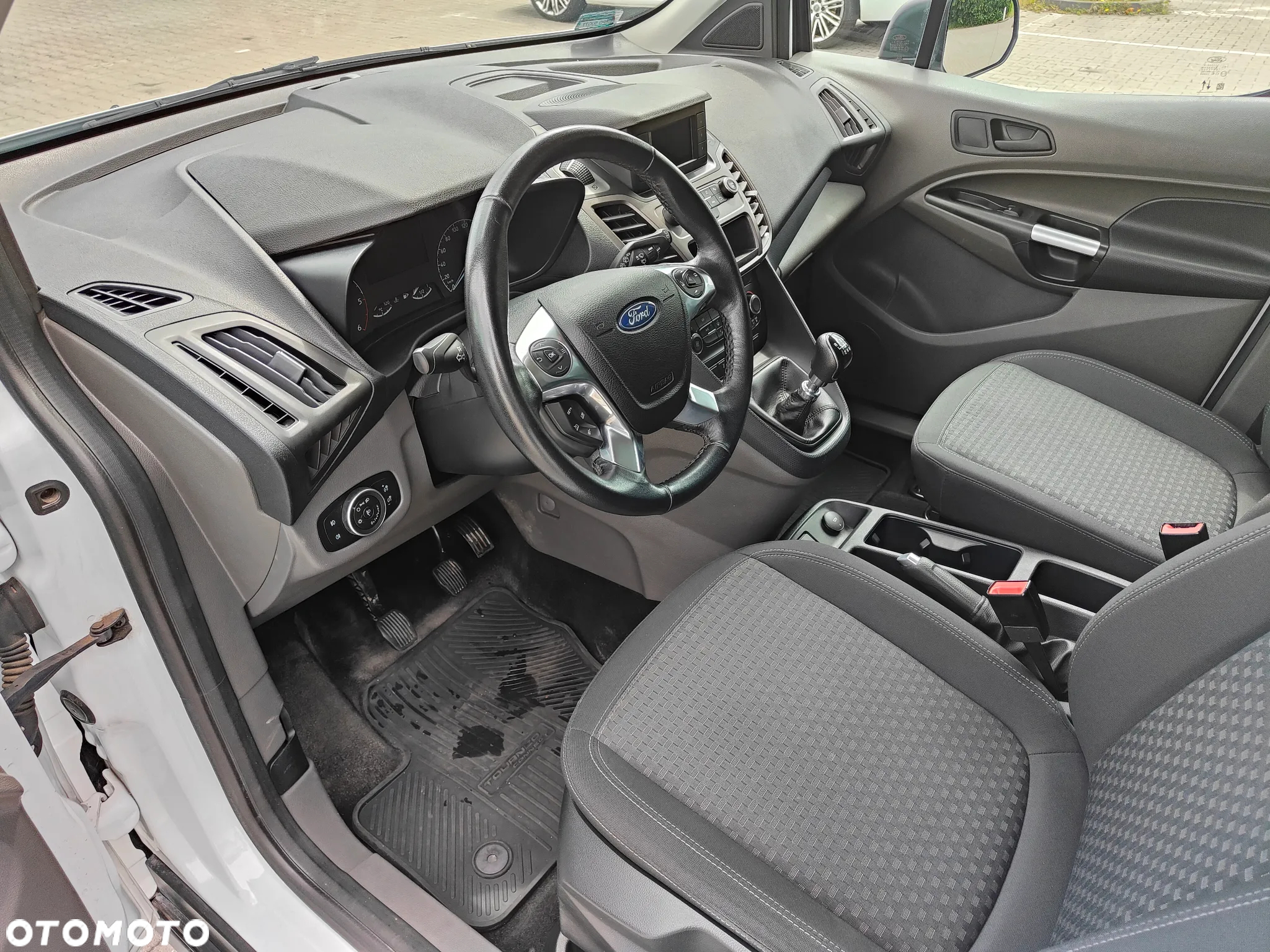 Ford Transit Connect - 8