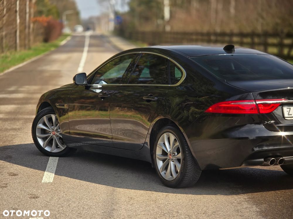 Jaguar XF 20d AWD Prestige - 37