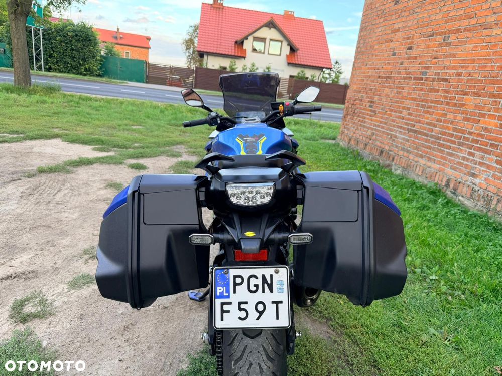 Suzuki GSX - 6