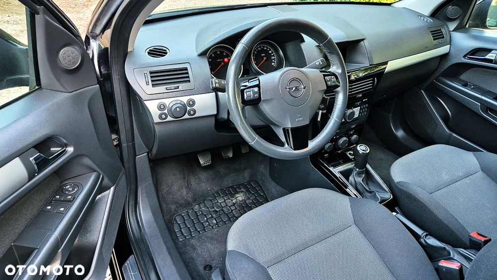 Opel Astra 1.6 NAVI - 32