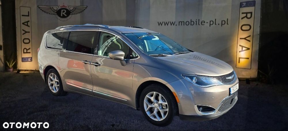 Chrysler Pacifica - 1