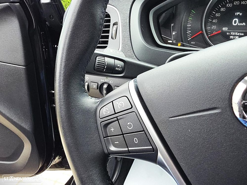 Volvo V40 2.0 D2 Momentum Geartronic - 22