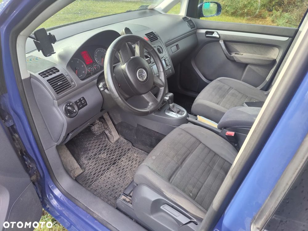 Volkswagen Touran 2.0 TDI Trendline DSG - 3