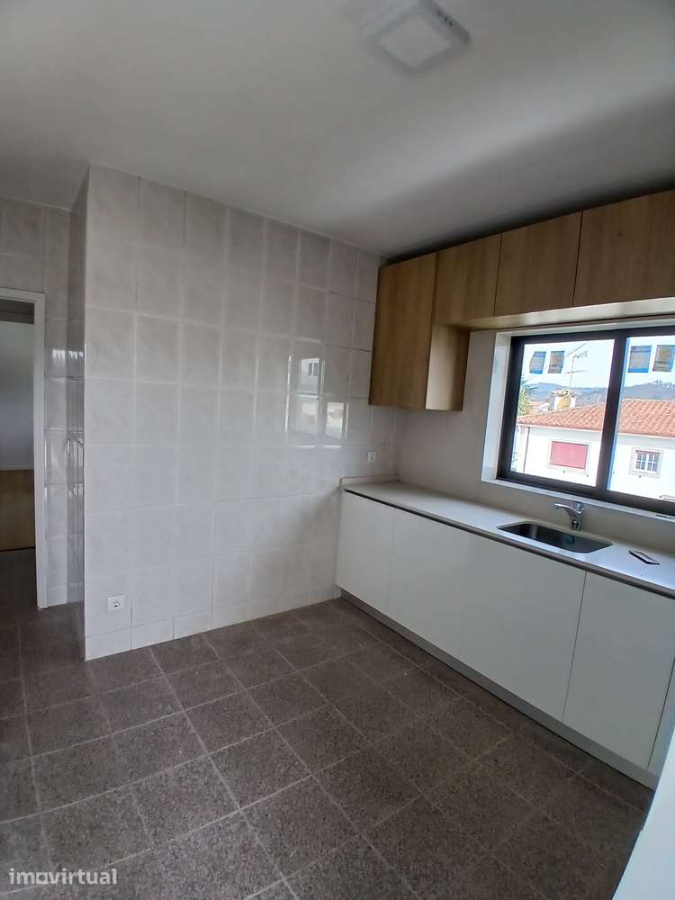 Andar Moradia T3 em Brito com jardim e garagem - Grande imagem: 2/25