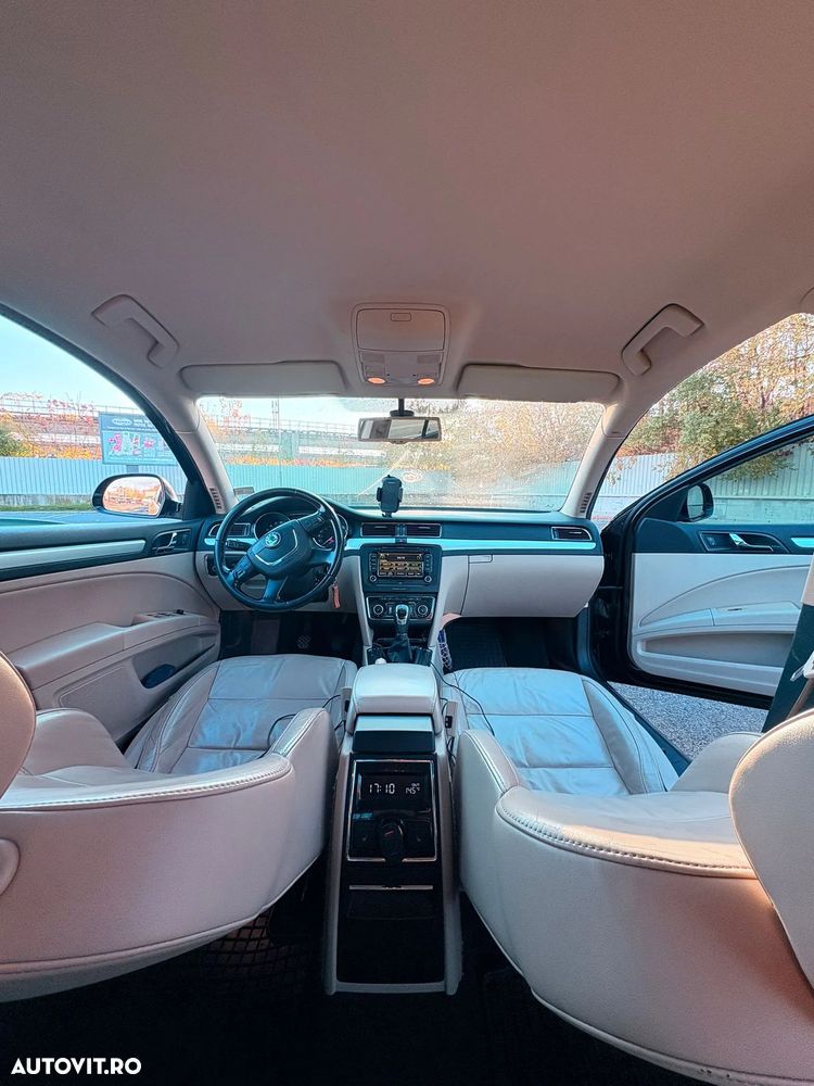 Skoda Superb 2.0 TDI DPF Elegance - 8