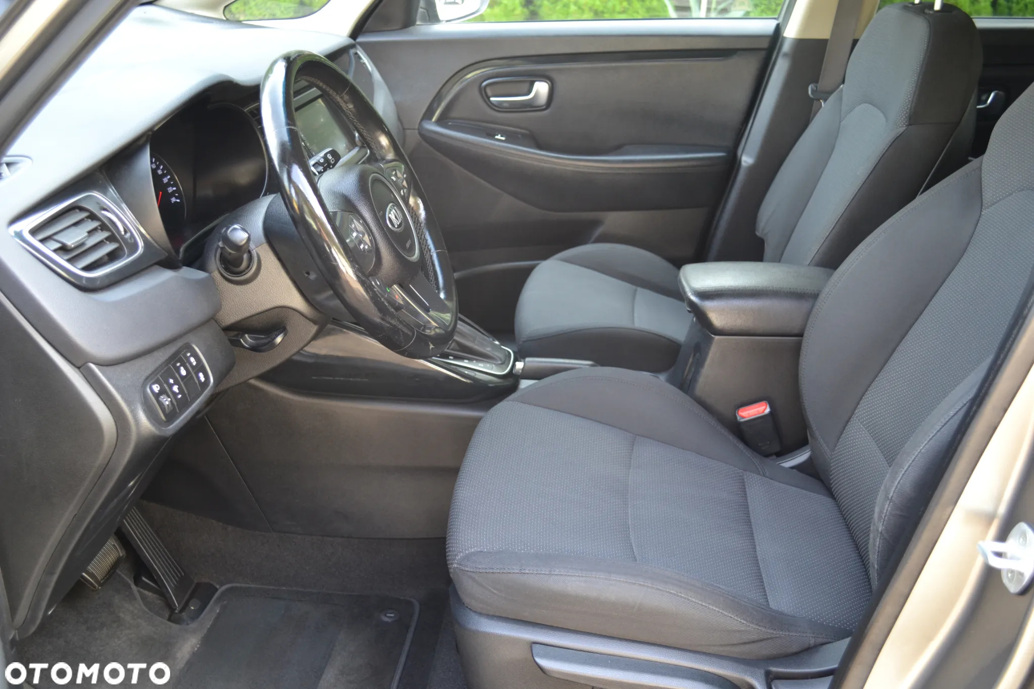 Kia Carens 1.7 CRDi Business Line 7os 7DCT - 17