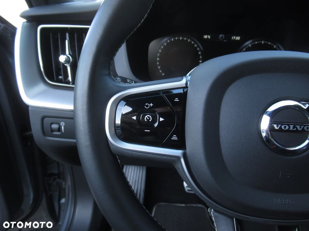 Volvo XC 60 T4 R-Design - 13