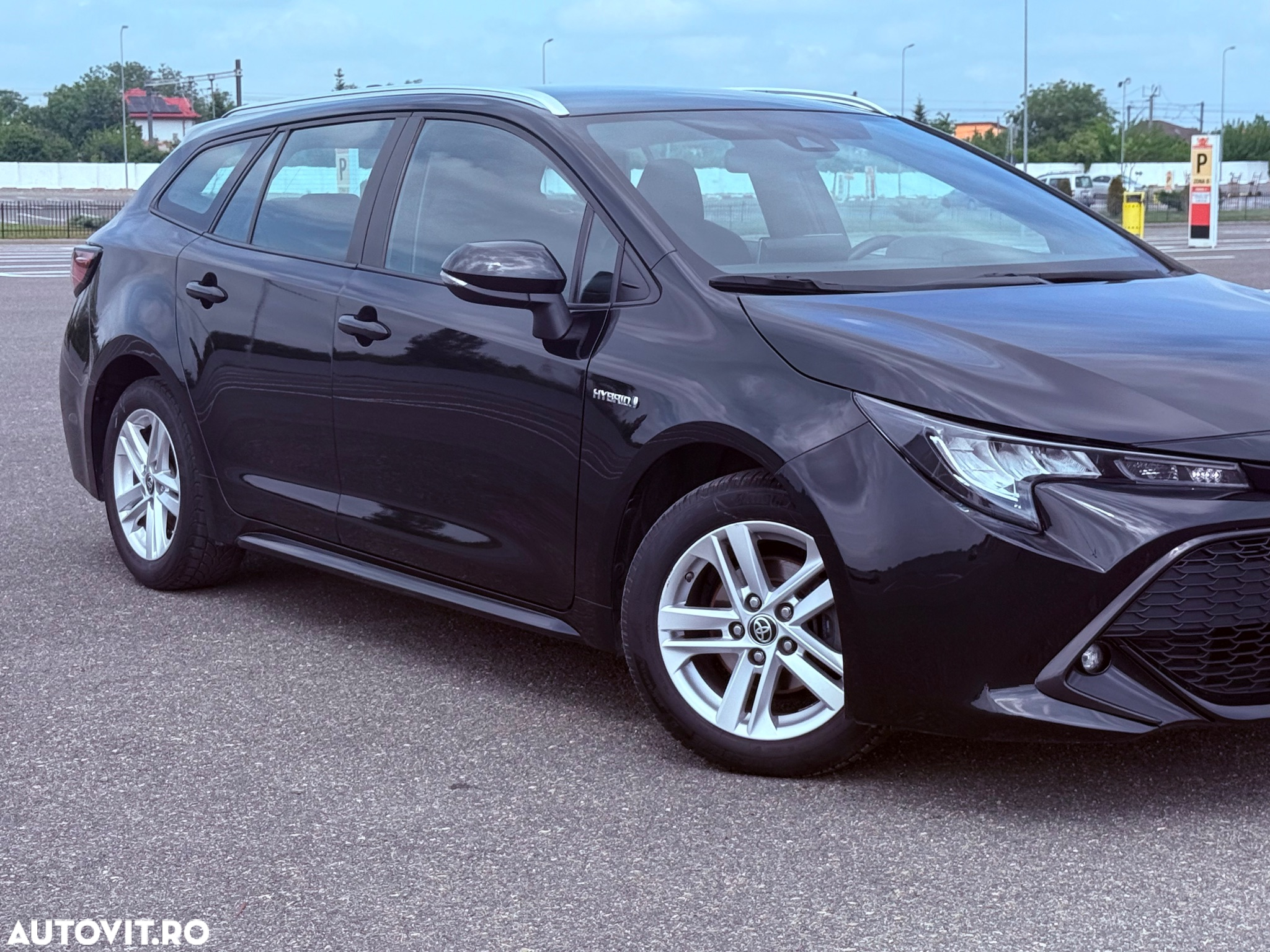 Toyota Corolla 1.8 Hybrid Business Edition - 4