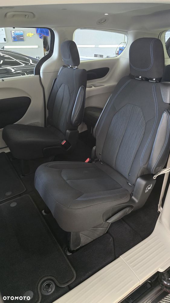 Chrysler Pacifica - 15