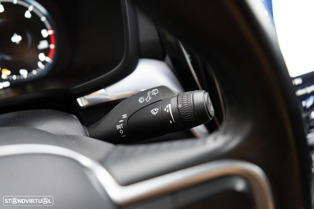 Volvo V60 2.0 D3 Momentum - 39