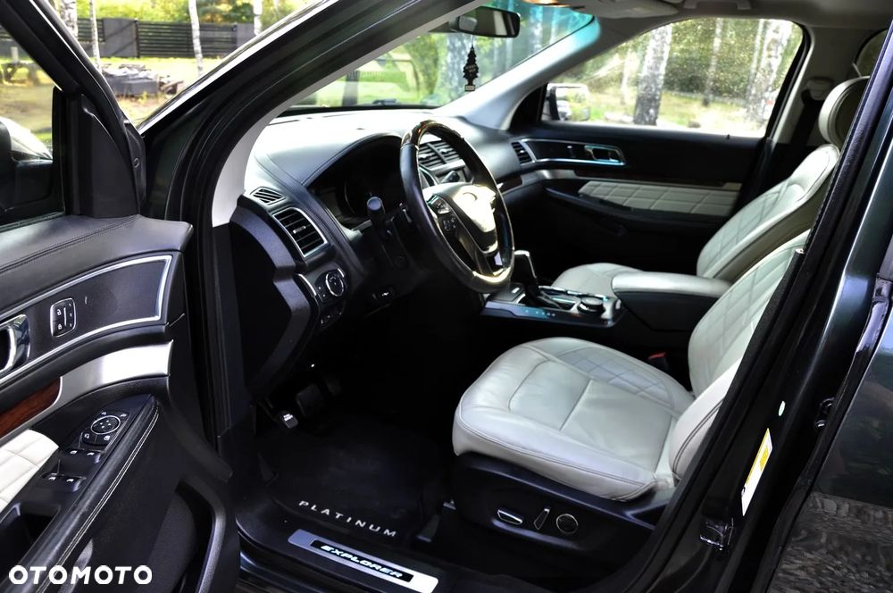 Ford Explorer - 27