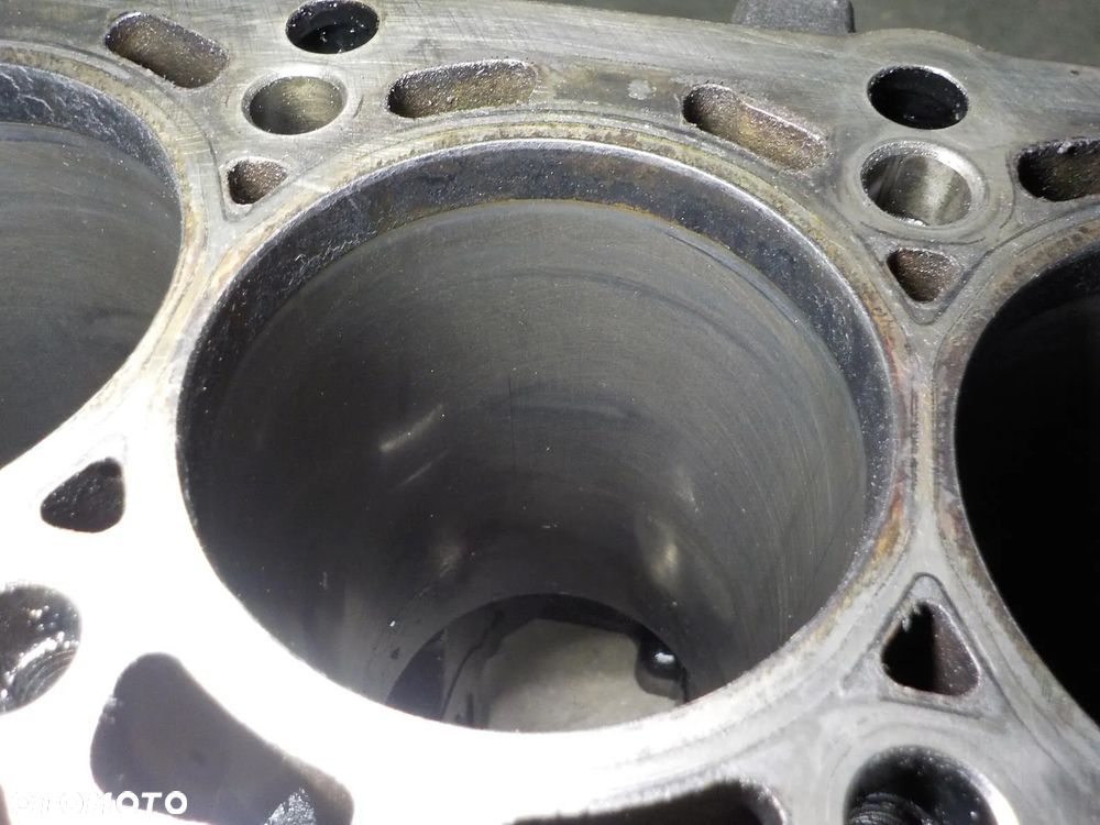 VW T5 2.0 TDI CAA BLOK SILNIKA - 4