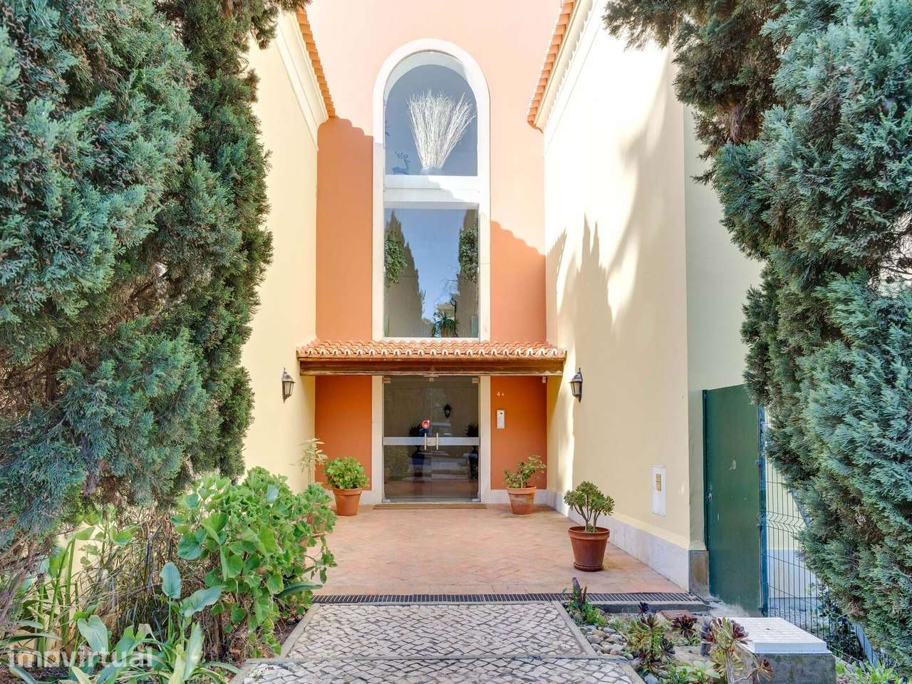 Apartamento T4 +1 em condomínio com jardim e piscina no Estoril - Grande imagem: 2/48