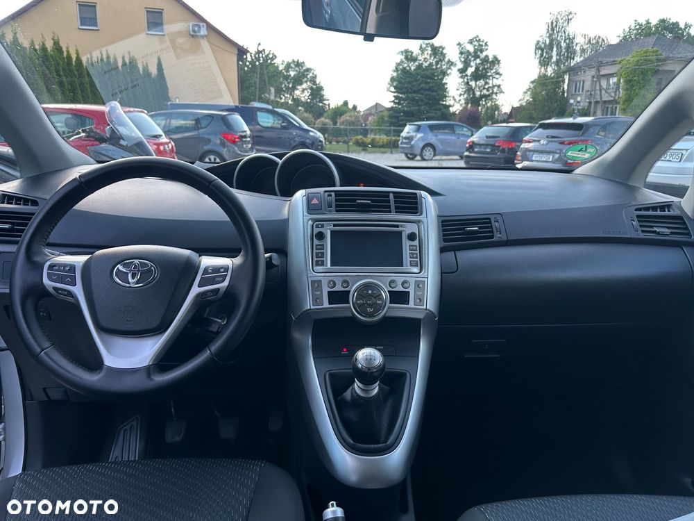 Toyota Verso 1.8 Executive - 8