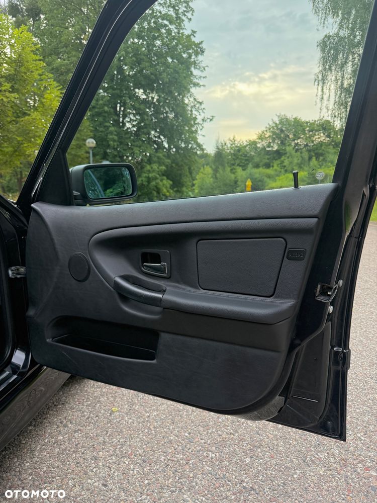BMW Seria 3 323i - 23
