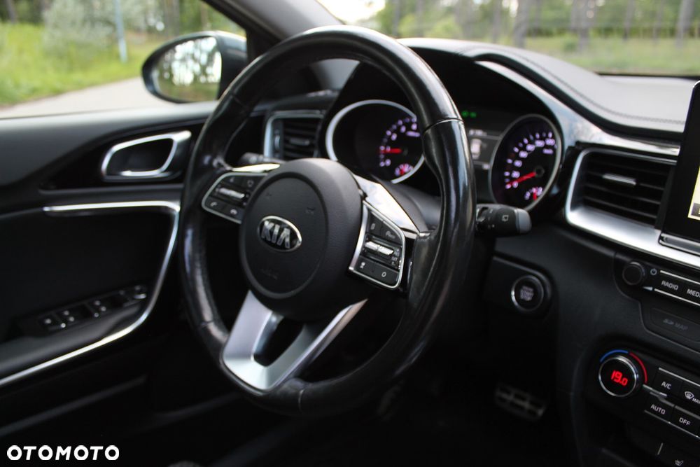 Kia Ceed 1.4 T-GDI L Business Line DCT - 27