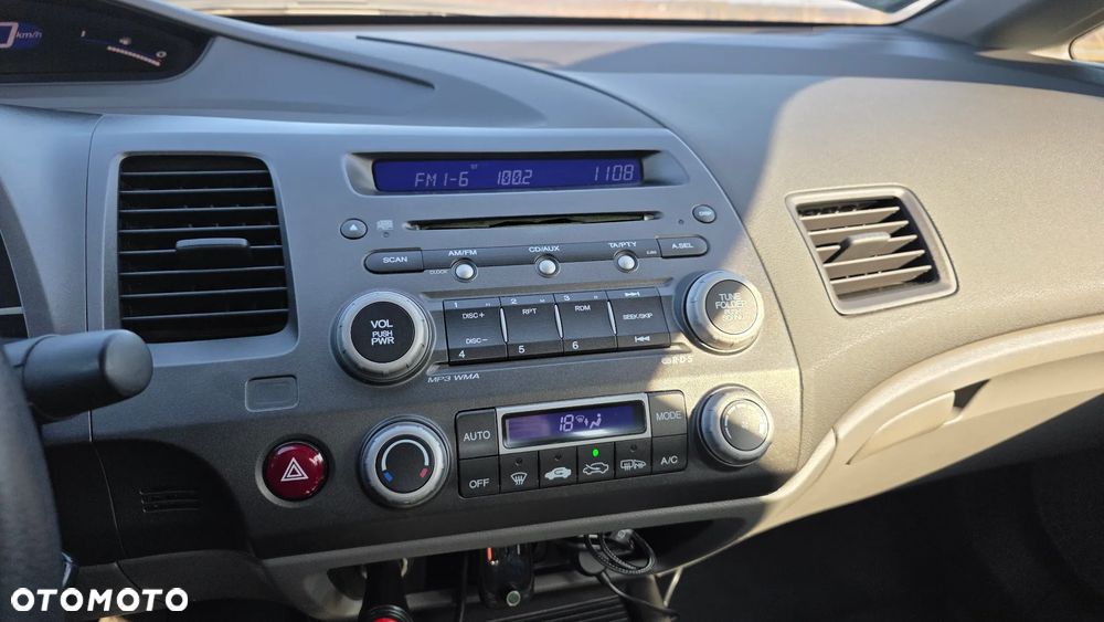 Honda Civic 1.8 Comfort - 13