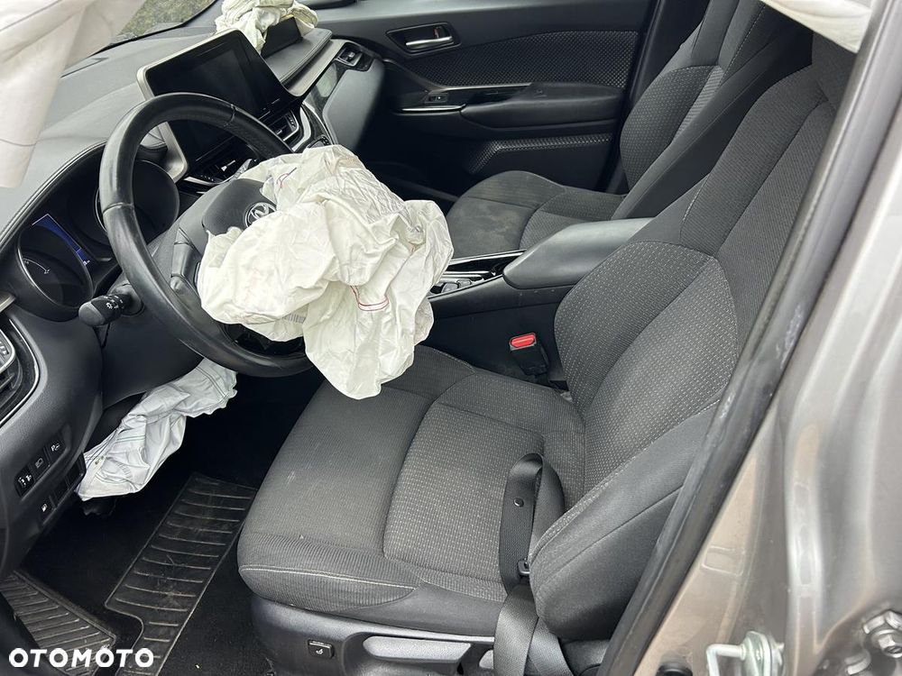 Toyota C-HR - 11