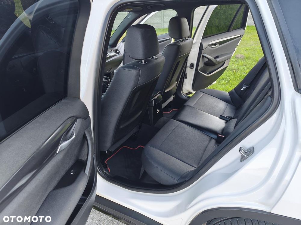 BMW X1 sDrive18d xLine - 29