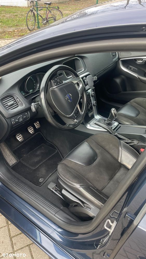 Volvo V40 D2 R Design - 10