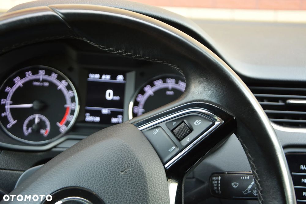 Skoda Octavia 1.6 TDI Premium Edition - 10